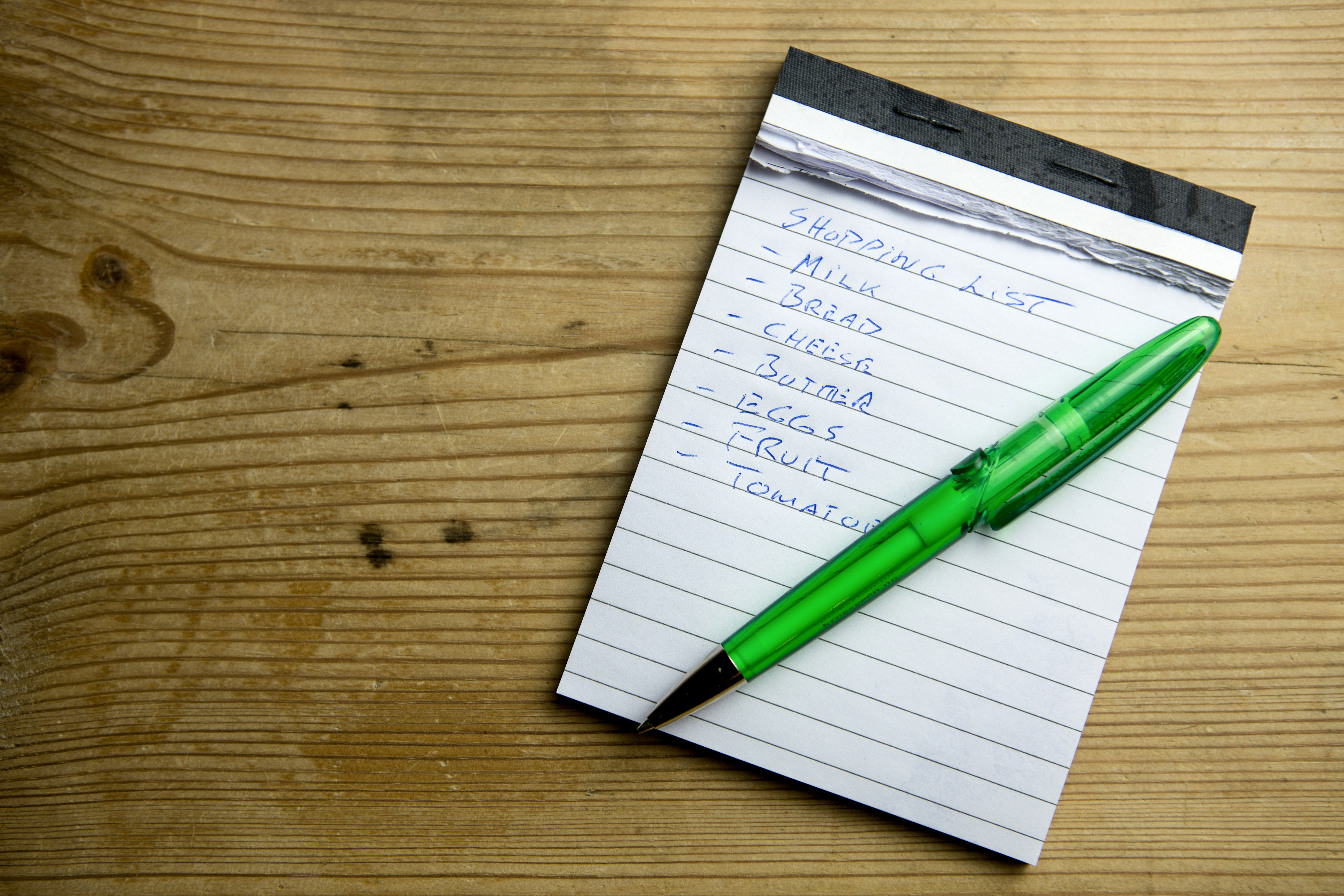 A weekly meal plan with fresh vegetables and a shopping list